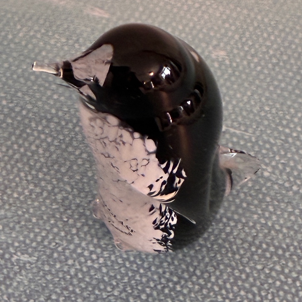 Beautiful Hoglund Art Glass Penguin 3 1/2” tall x 1.5" wide Signed